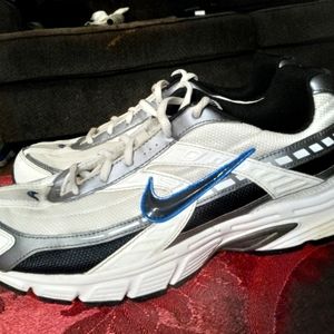 Nike initiator size 9 men's